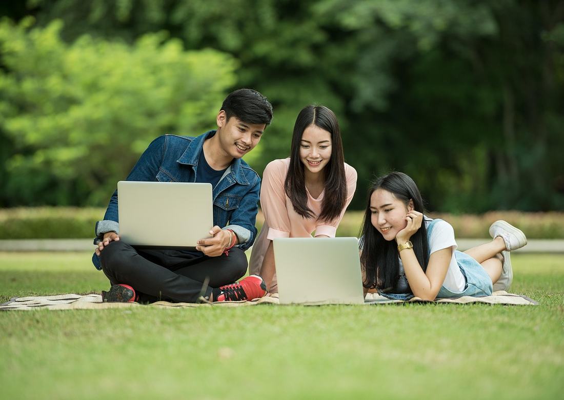 Students learning AI with Sri AI